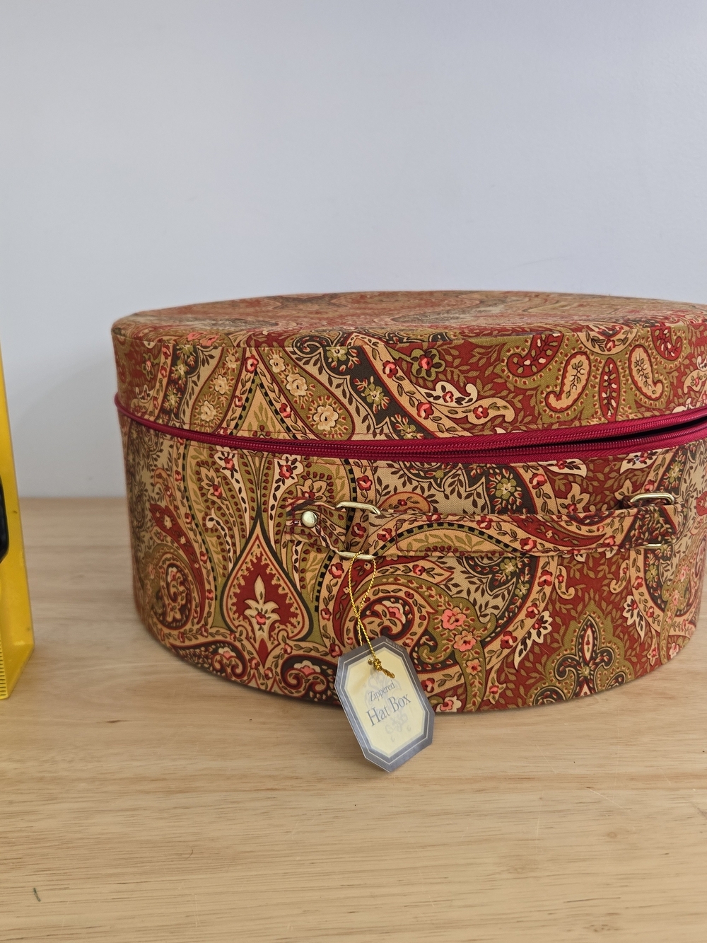 Vintage Raymond Waites Hat Box Beautiful Zippered Round Hat Box NWT